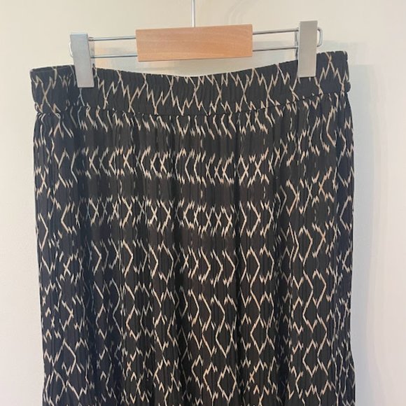 Club Monaco Asymmetrical Skirt - Picture 3 of 7